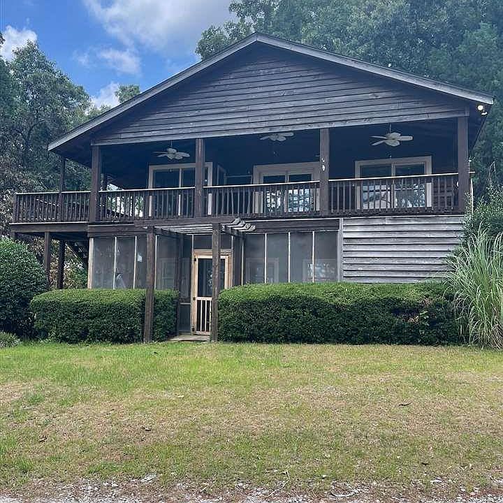 1st image of 378 Lake Dr