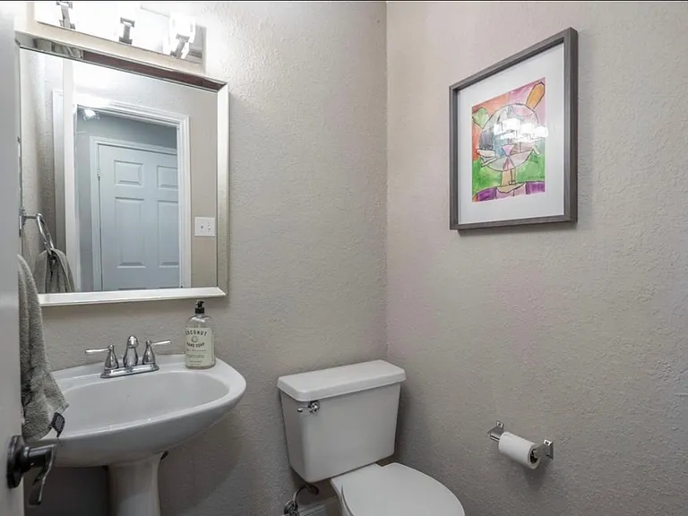 2707 Whitby Ln — Photo 14
