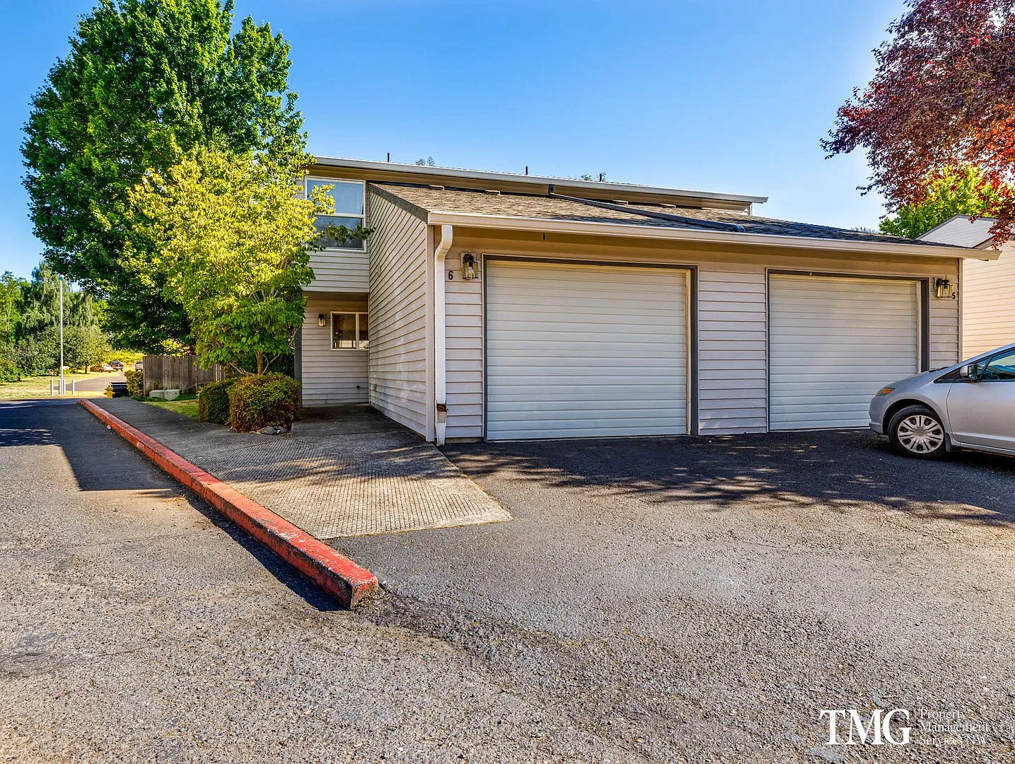 Roomy 2 Bedroom Townhome in Quaint Community! — Photo 1