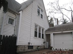 2nd image of 1021 Emerson Ave