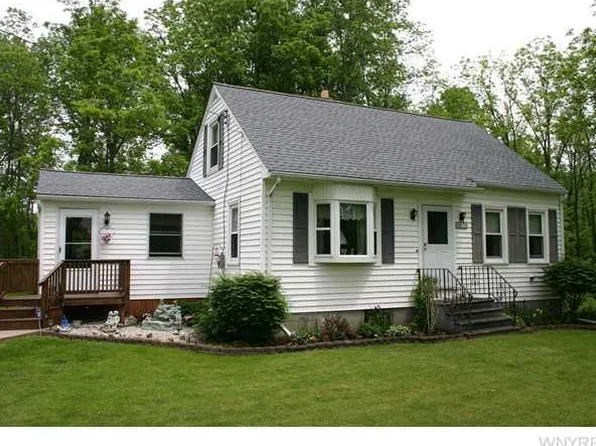 6679 E Canal Rd, Lockport, NY 14094