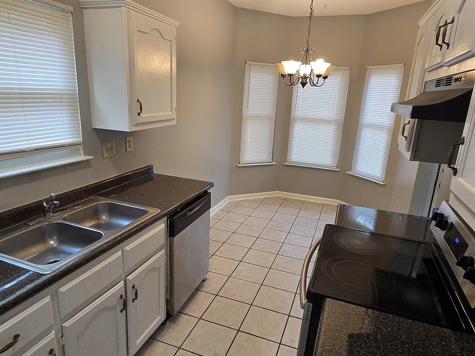 3 bed, 2.0 bath, 1311 sqft, $1,350 — Photo 4