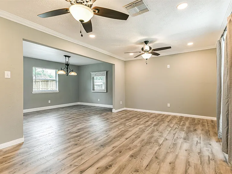 207 Woodvale Dr — Photo 7