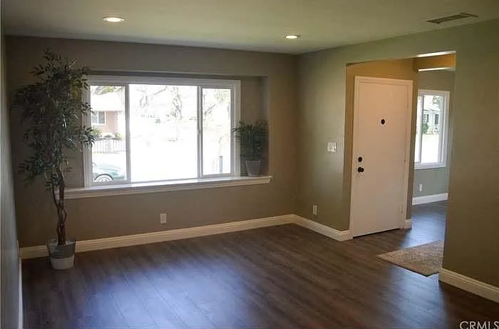3403 Roxanne Ave — Photo 3