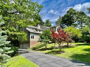 2533 Whispering Pines Dr, Pinckney, MI