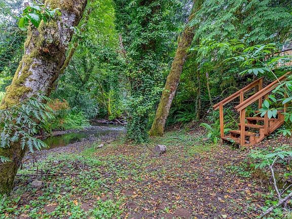 2nd image of 566 N Bear Creek Rd