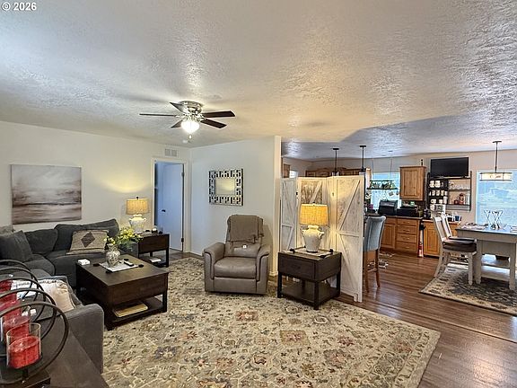 5th image of 225 Nestucca Ln