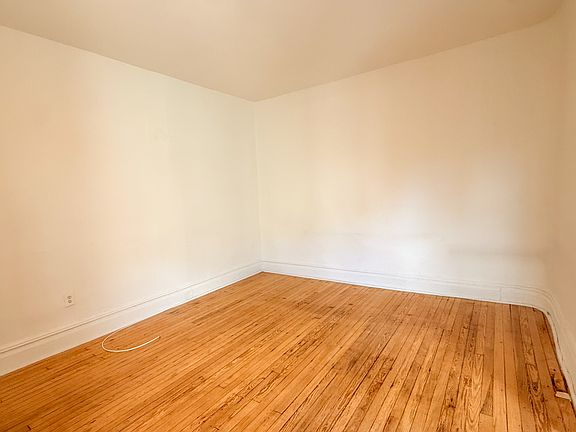 4th image of 346 E 20th St APT 17
