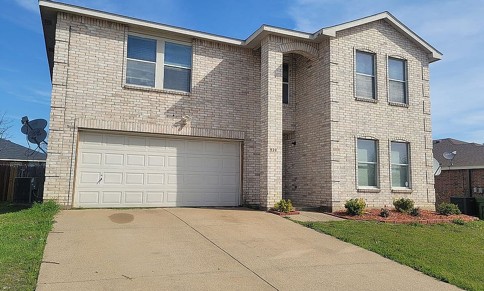 1st image of 933 Medina Dr
