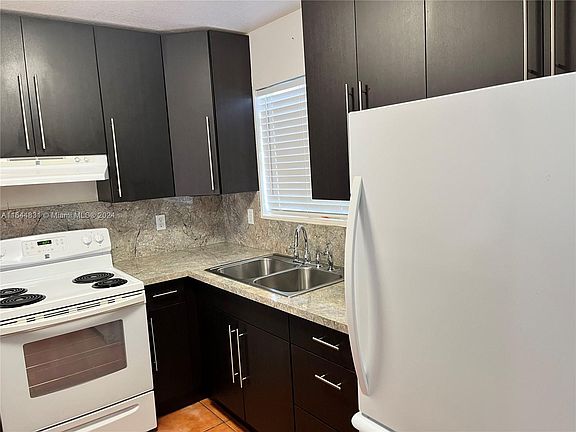 3rd image of 6245 Kendale Lakes Cir #210