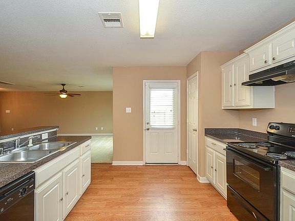4th image of 6918 Rosebud Hollow Ln