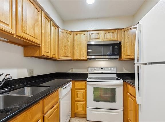 5th image of 723 Adams St APT 201