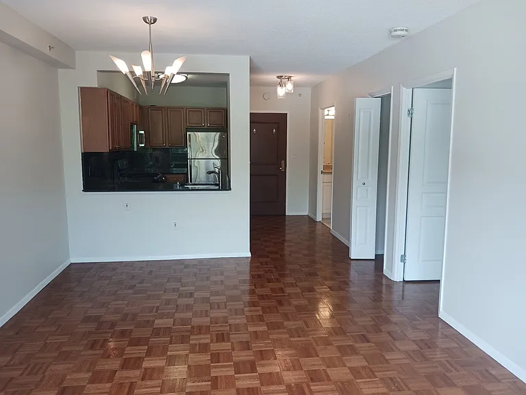 7111 Woodmont Ave #514 — Photo 8