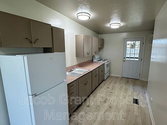 4th image of 849 Cleveland St