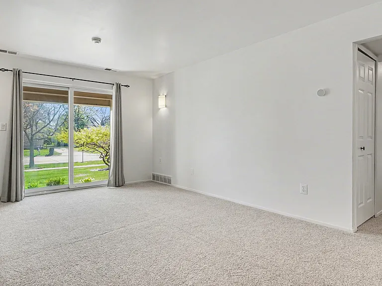 44413 Savery Dr — Photo 6