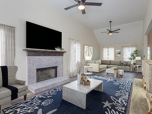 2nd image of 305 Hunters Ridge Dr