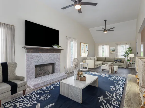 305 Hunters Ridge Dr, Lexington, SC 29072