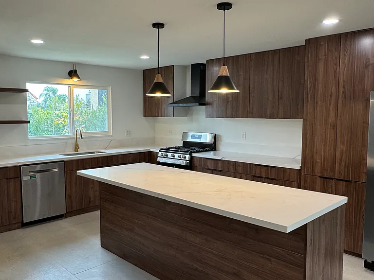 10951 Oak St — Photo 3