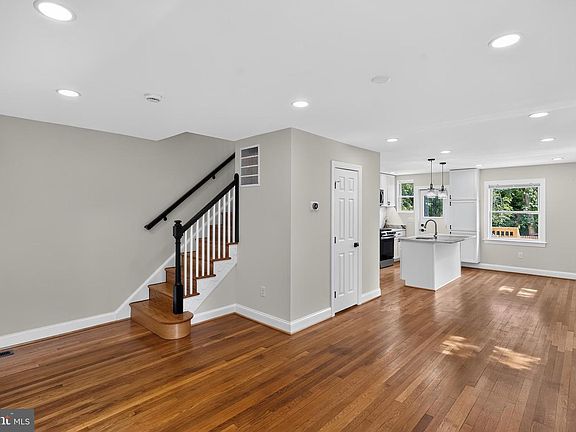 4th image of 1712 U St SE