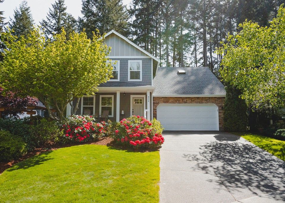 1st image of 928 Sarah Ct NW