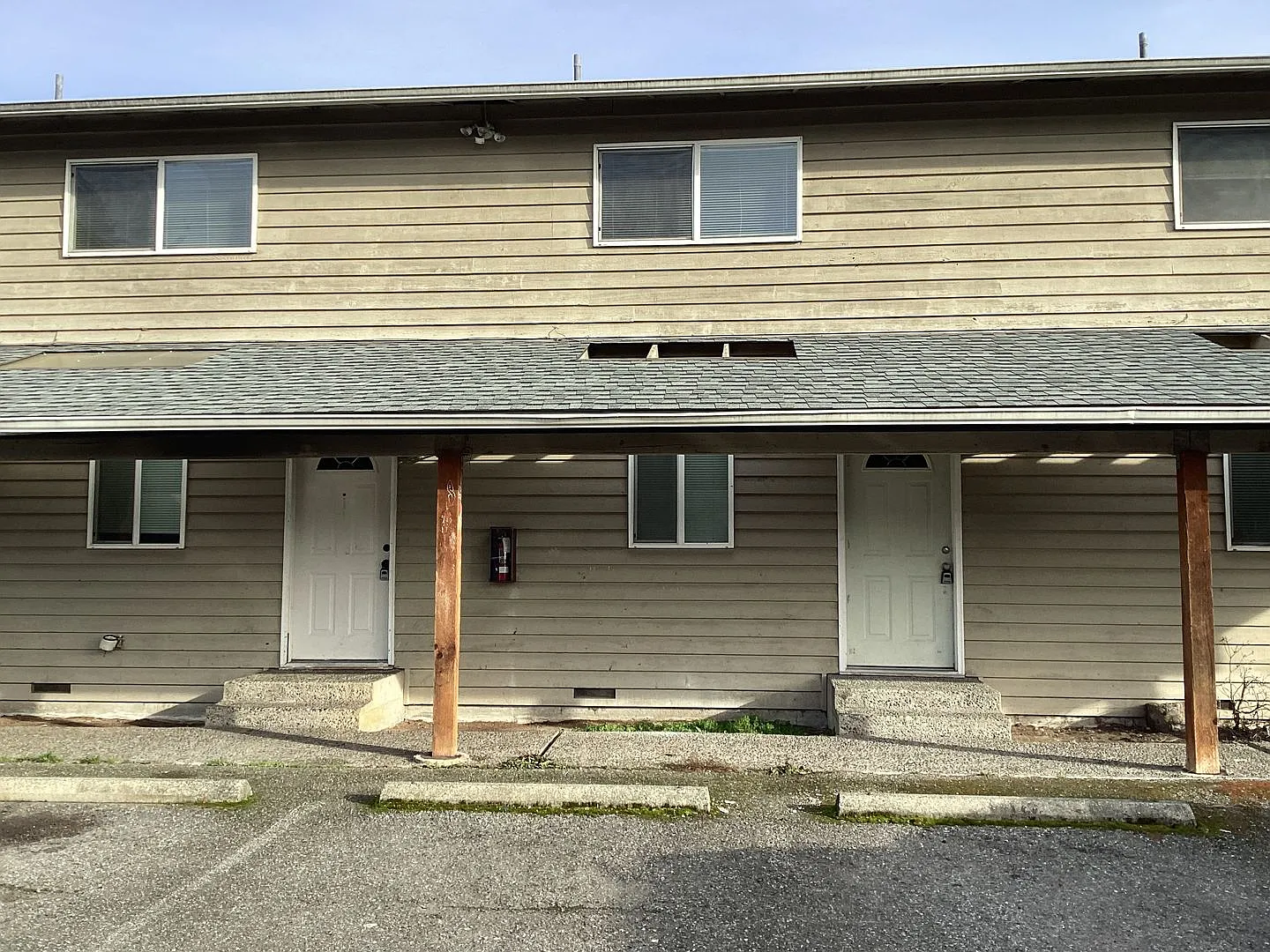 Updated 2-Bedroom Townhome Near Boeing & I-5 with Fireplace & Utilities Included — Photo 2