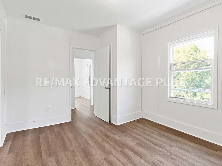 516 N Center St — Photo 9