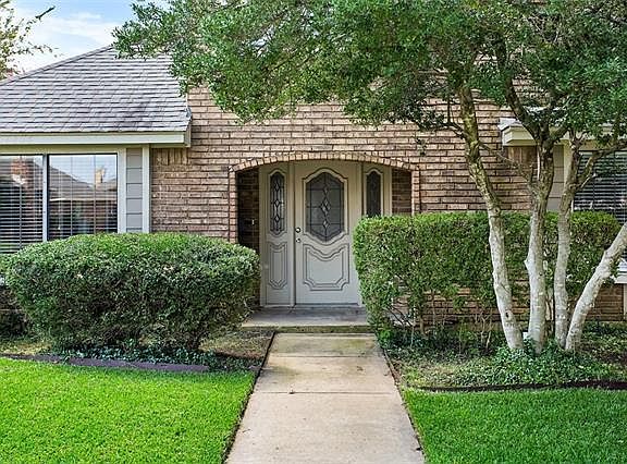 3rd image of 6804 Mount Vernon Ct