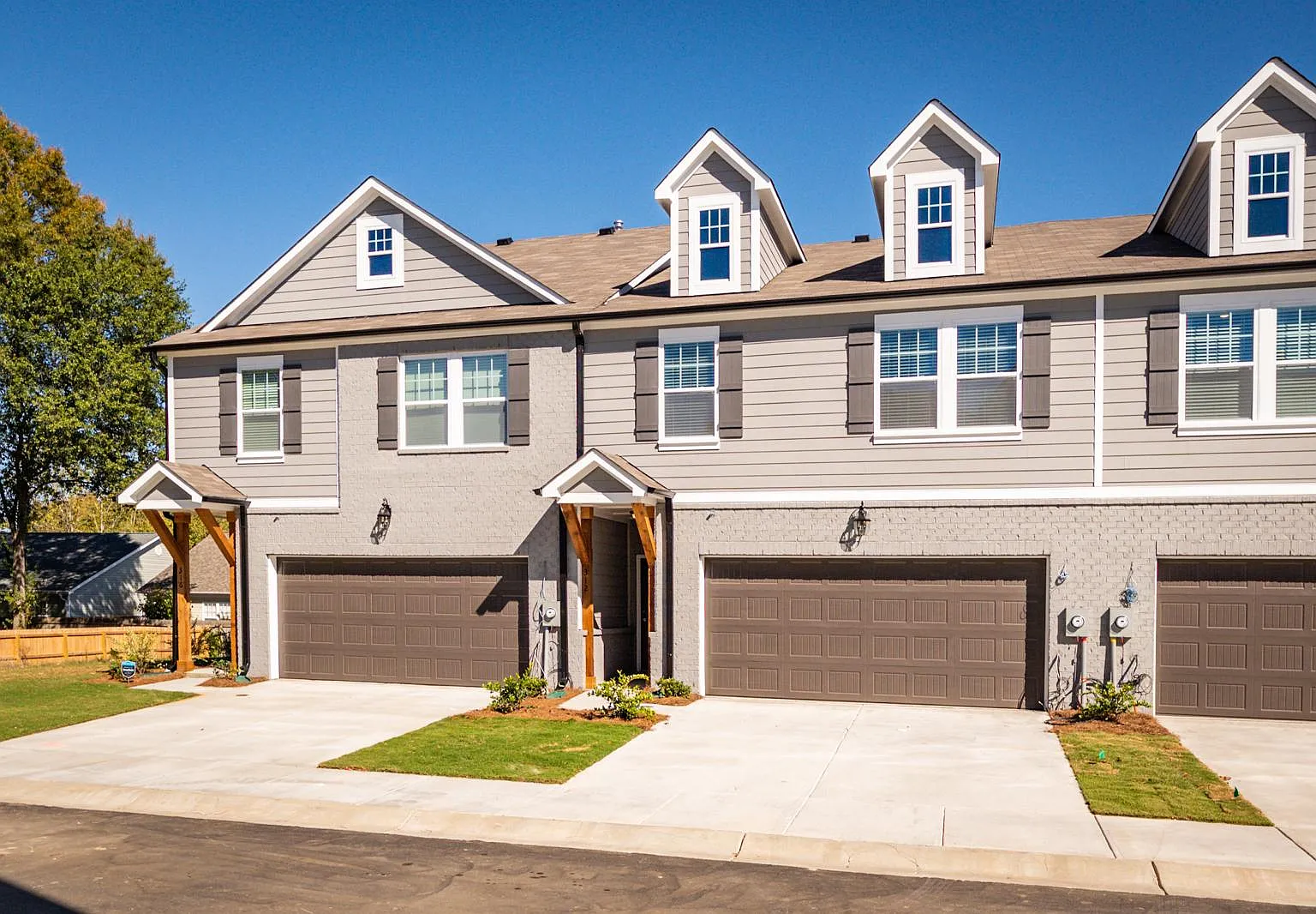 3 bed, 2.5 bath, 2156 sqft, $2,500 — Photo 1