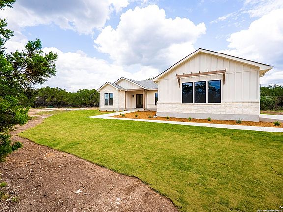 3rd image of 265 Vaquero Dr