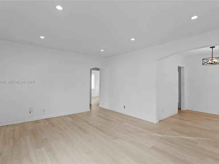 400 NW 47th St — Photo 3