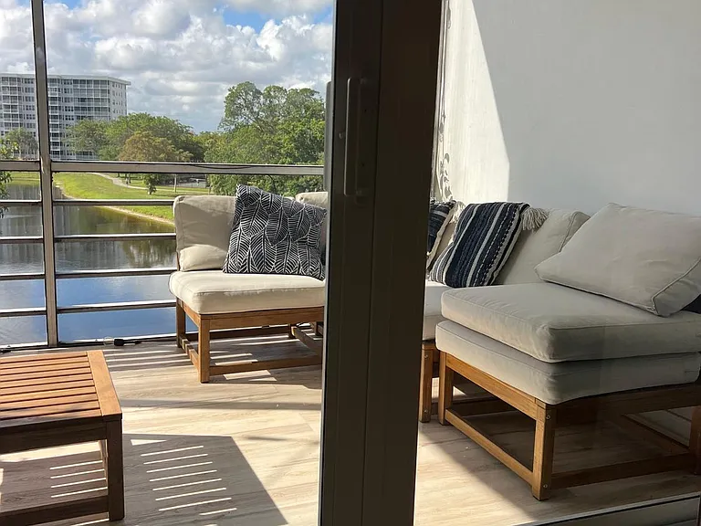 2751 N Palm Aire Dr #402 — Photo 36