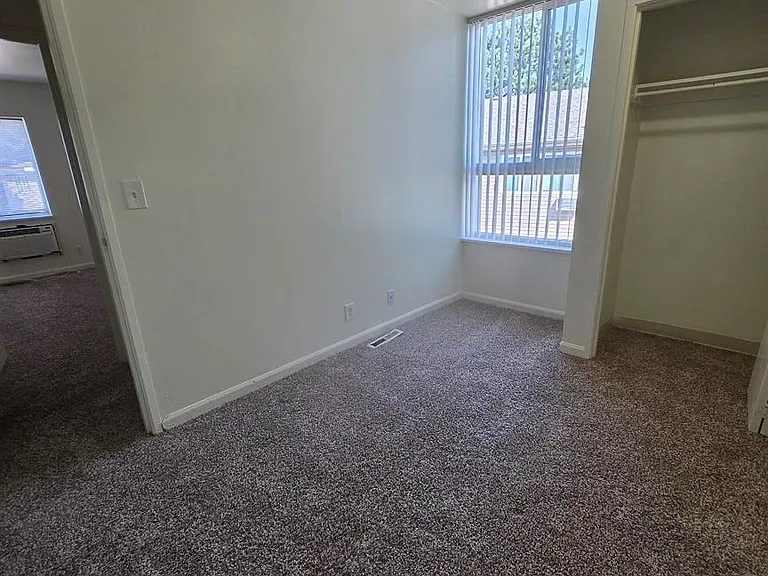 Murray Hill Apartments — Photo 20