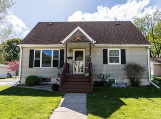 18 N Ohio Ave, Mason City, IA 50401