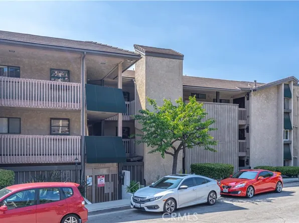 2298 Rose Ave #402, Signal Hill, CA 90755