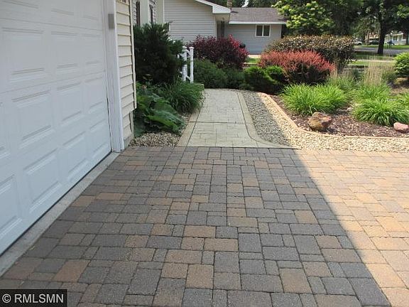 3rd image of 2748 Helen St N