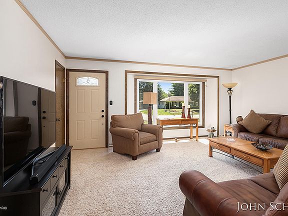 3rd image of 1873 Pleasantwood Dr