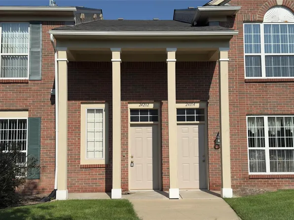 24202 Chesapeake Cir, Walled Lake, MI 48390
