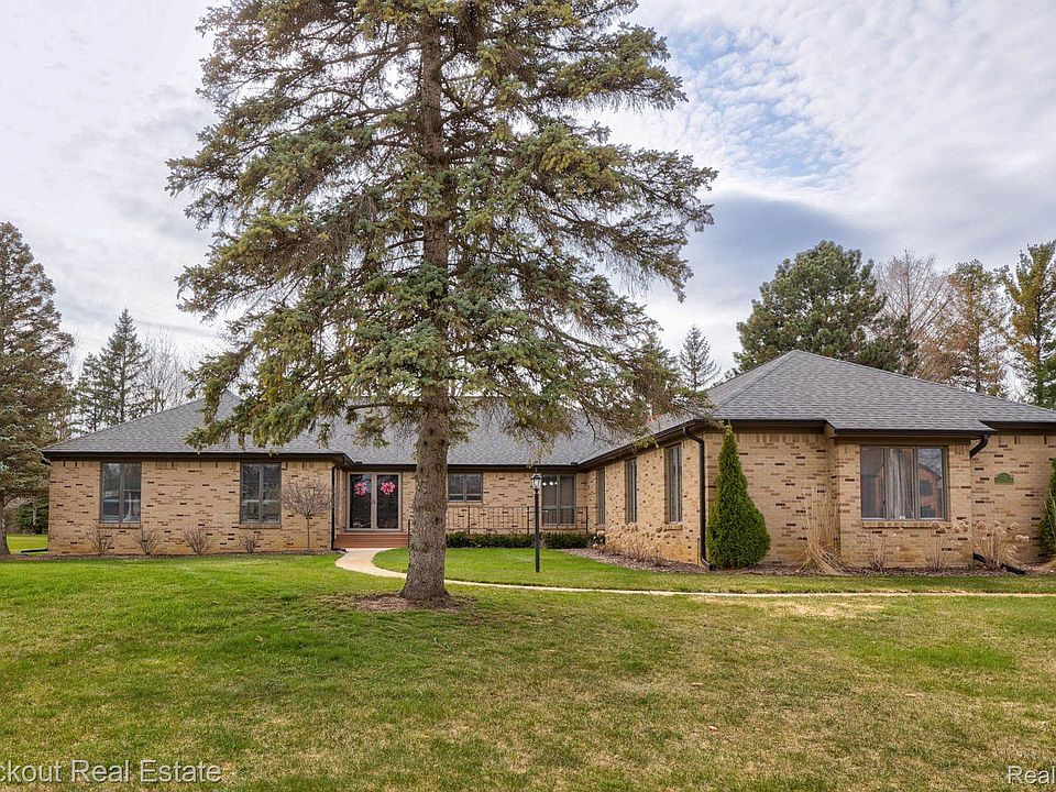 1st image of 9350 Oakmont Dr