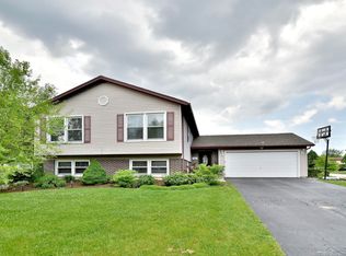 606 W Braeside Dr, Arlington Heights, IL 60004