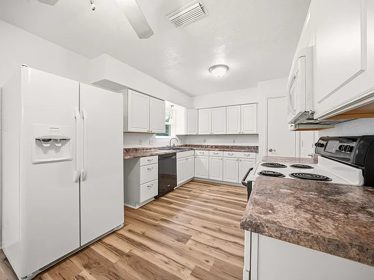 111 Sandy Ln — Photo 16