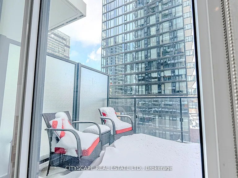 77 Shuter St #907 — Photo 32