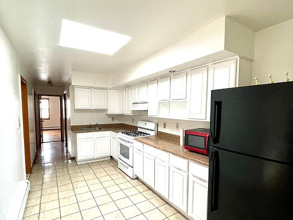 3rd image of 28 Emerson Ave Floor 2