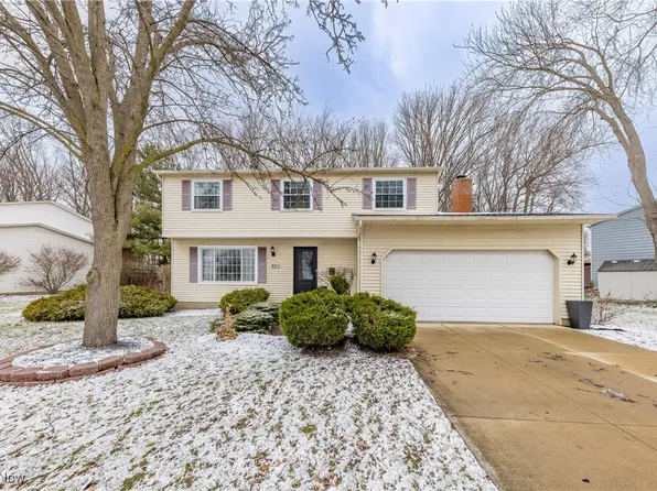 8915 Trailwood Ct, Mentor, OH 44060