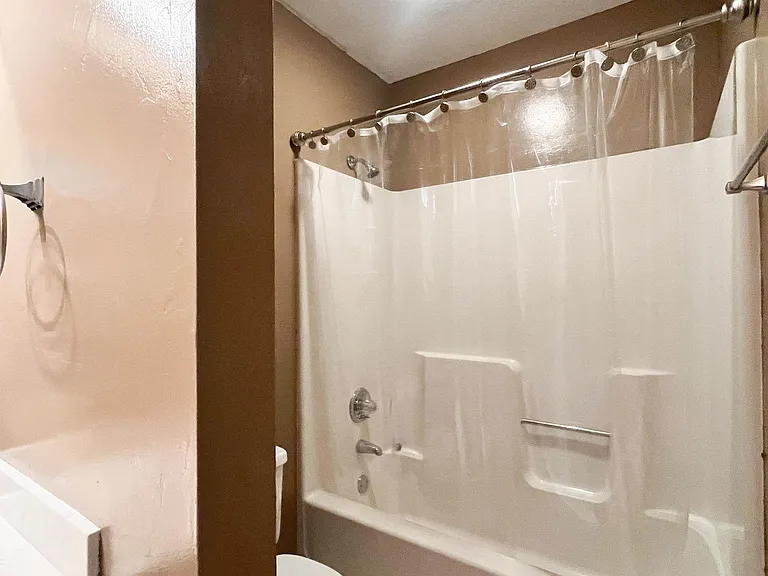 1318 Point West Dr — Photo 9