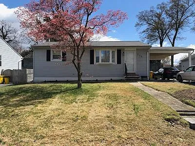 715 203rd St photo 1