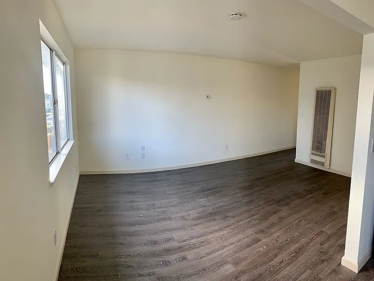 156 Archer St — Photo 2