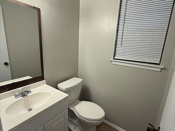 5th image of 1119 E 51st St
