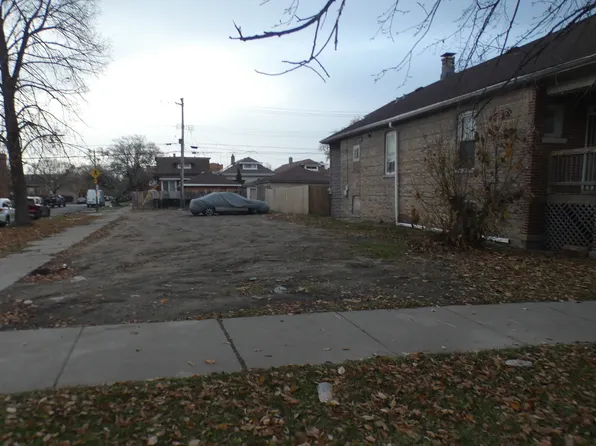6401 S Whipple St, Chicago, IL 60629