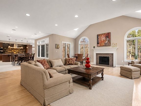 5th image of 188 Glezen Ln