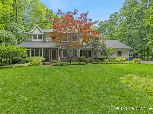 8550 Winter Forest Dr NE, Rockford, MI 49341